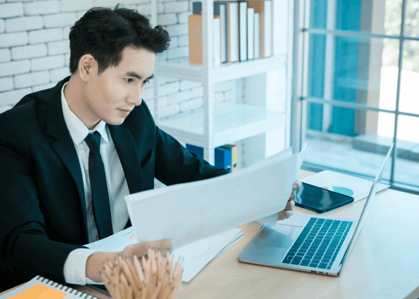 Translator providing professional certified translation in New York for guaranteed acceptance by government institutions.